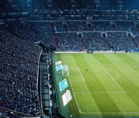 开云体育世界杯-王者之师初露峥嵘，2026世界杯E组焦点战，德国战车碾压巴西，贝林厄姆闪耀全场