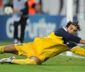 开云APP-德甲争冠战之夜，特奥关键节点连续得分，改写的不只是积分榜