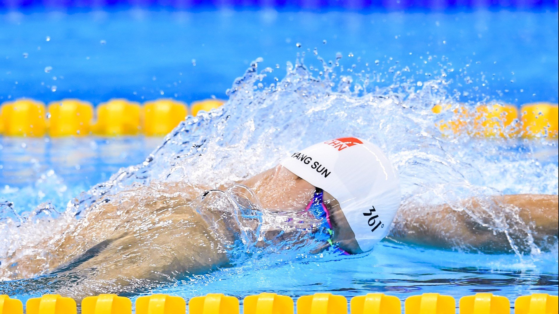 巴拉圭一波带走突尼斯，当本泽马在欧冠淘汰赛接管比赛，足球的瞬间革命正在发生