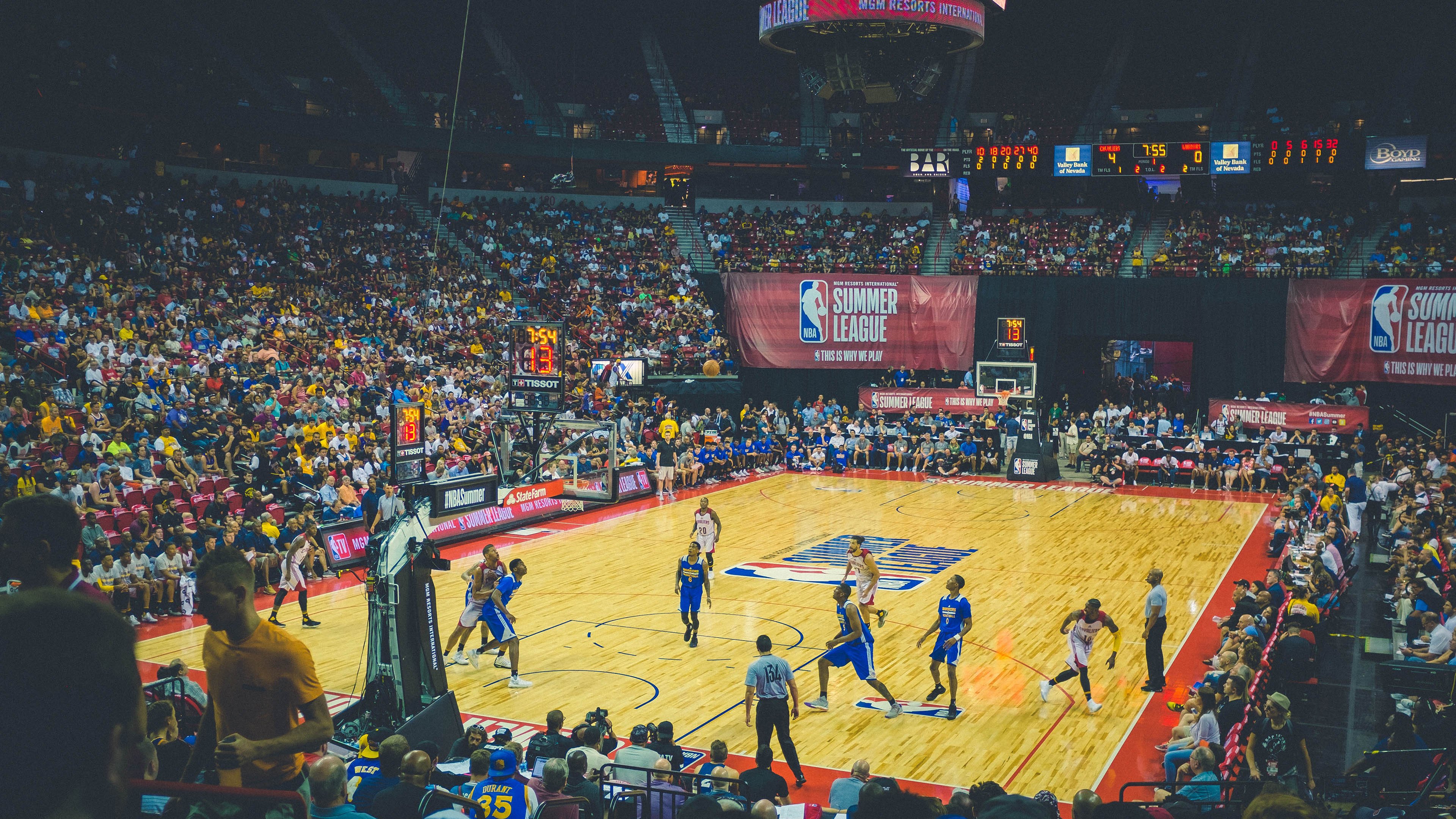 波兰对阵新西兰，阿尔瓦雷斯发挥堪称完美，诠释现代中场新定义